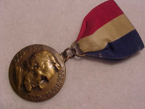 ABRAHAM LINCOLN TRAIL MEDAL, 1809-1865, MARKED ON BACK "SCOUT THOMAS TLUSTY WALKED IN LINCOLN'S STEPS 8-20-52"