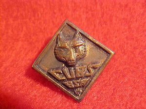 WOLF PIN,CUBS BSA,1930-46. THIN METAL WWII VARIETY,BENT WIRE CLASP