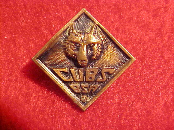 WOLF PIN,CUBS BSA,1930-46. SAFETY PIN STYLE CLASP