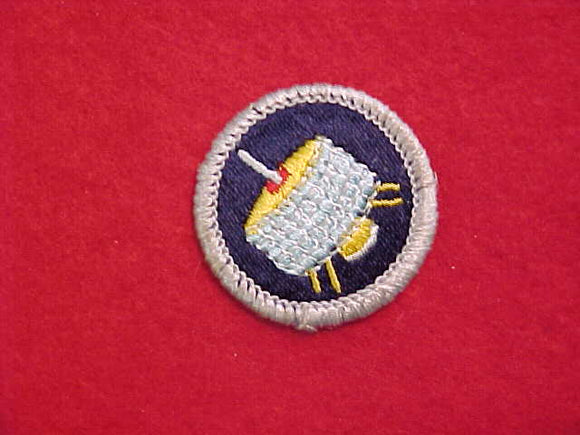 COMMUNICATIONS, MERIT BADGE WITH PLASTIC BACK, SILVER BORDER, NO IMPRINTS/LOGOS IN PLASTIC, SATELLITE DESIGN, RARE, 1972-73 ONLY