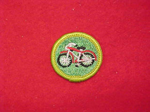 CYCLING (BICYCLE DESIGN), MERIT BADGE WITH CLOTH BACK, GREEN BORDER, 1969-72