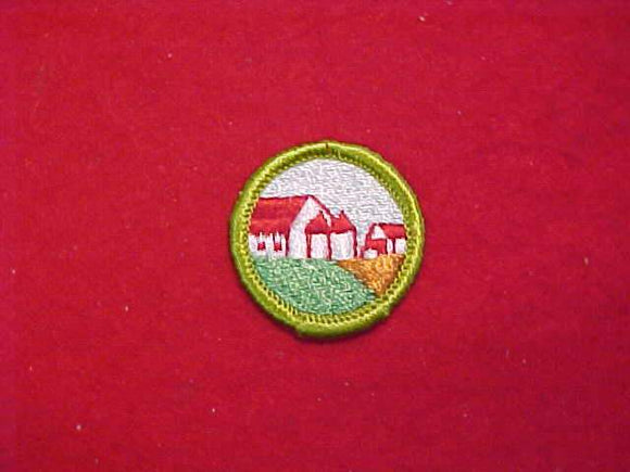 FARM ARRANGEMENT (LARGE BUILDINGS), MERIT BADGE WITH CLOTH BACK, GREEN BORDER, 1964-72