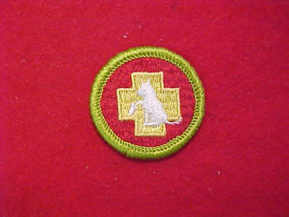 FIRST AID TO ANIMALS, MERIT BADGE WITH CLOTH BACK, GREEN BORDER, 1969-72