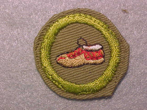 LEATHERWORK (MOCCASIN), MERIT BADGE WITH CRIMPED EDGE, TAN, ISSUED 1936-45