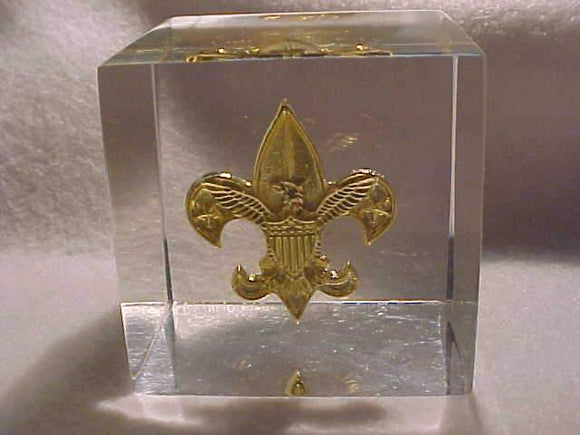 BSA PAPERWEIGHT W/ SCOUT EMBLEM ENCASED, LUCITE, MINT IN ORIG. BOX