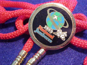 1989 NJ BOLO, ROUND MULTICOLOR METAL DISC, RED CORD