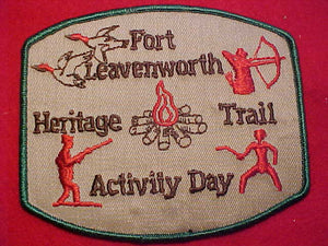 HERITAGE TRAIL PATCH, FORT LEAVENWORTH ACTIVITY TRAIL, TAN BKGR.